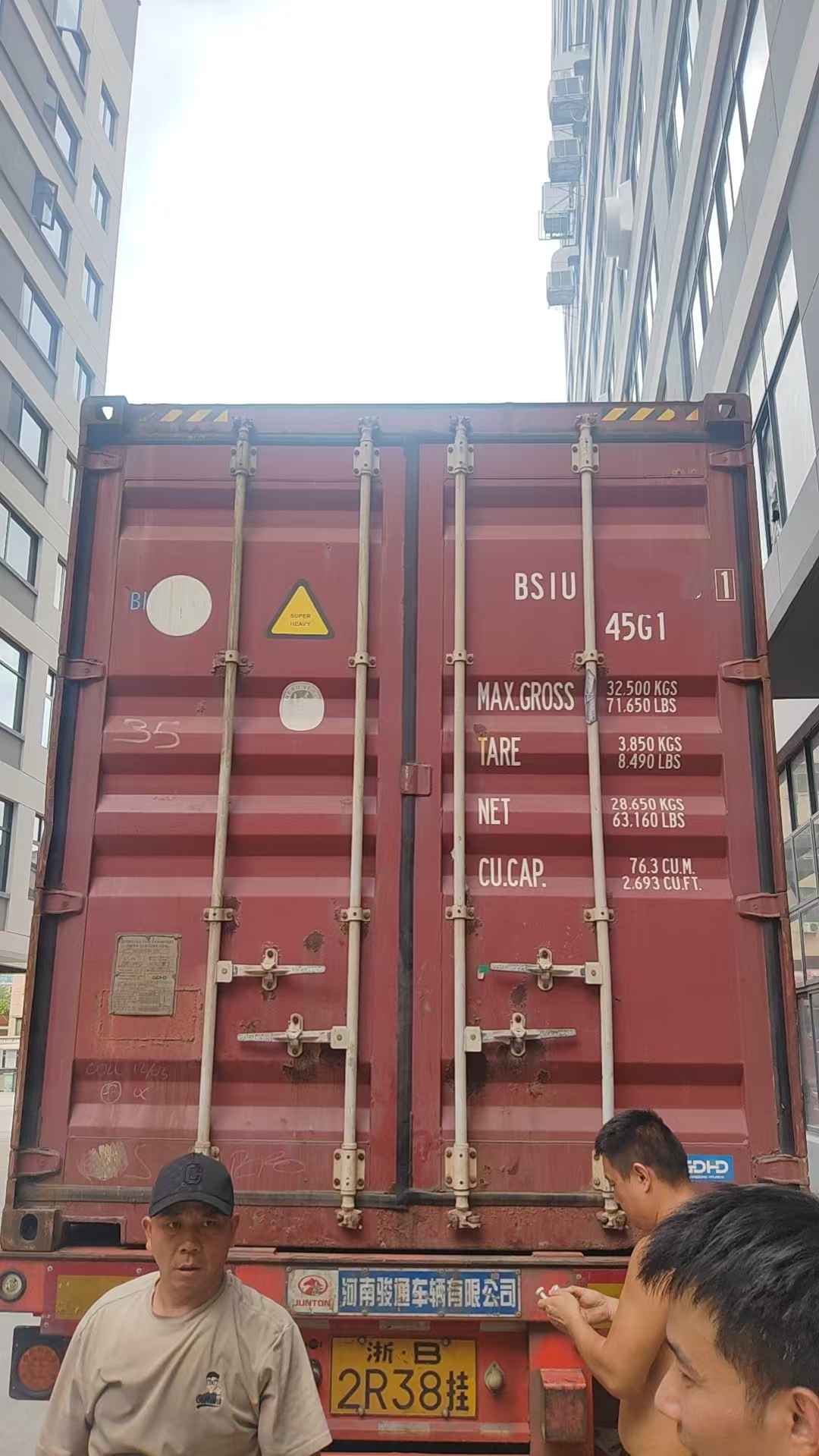 Tải container hàng ngày tại Yiwu Kebon: Bộ dụng cụ sơ cứu sẵn sàng giao hàng toàn cầu